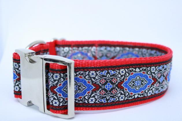 Halsband Red Ornament