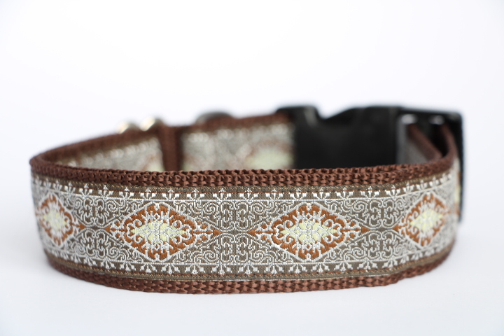 Halsband Brown Mandala